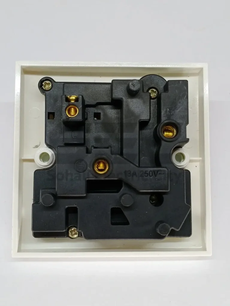 Clopal Multi Light Plug Socket Board – 10A, 220-440V, White